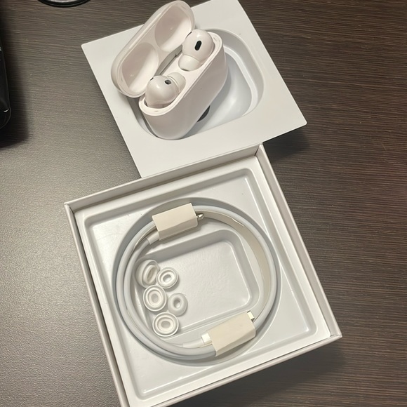 Apple AirPods Pro 2nd generation w/ charging case - Picture 1 of 6